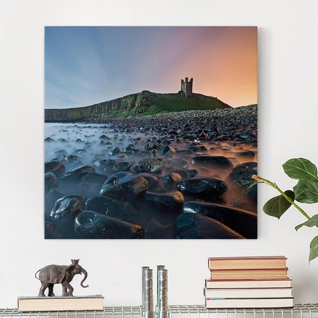 Quadri su tela con spiaggia Alba con nebbia al castello di Dunstanburgh