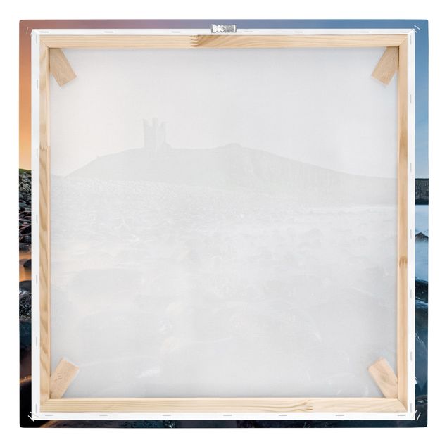 Quadro moderno Alba con nebbia al castello di Dunstanburgh