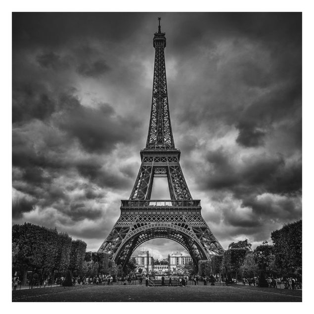 Carte da parati architettura Torre Eiffel davanti alle nuvole in bianco e nero
