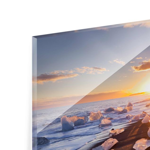 Quadri in vetro con paesaggio Pezzi di ghiaccio sulla spiaggia in Islanda