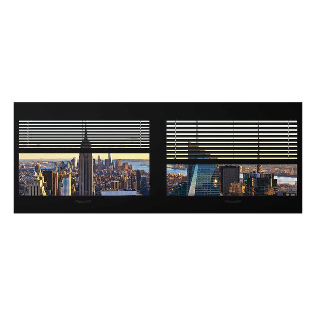 Quadri in vetro riproduzioni Vista dalla finestra con tende - Manhattan di sera