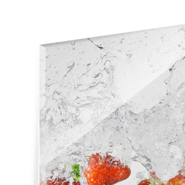 Quadro in vetro - Fresh Strawberries In Water - Quadrato 1:1