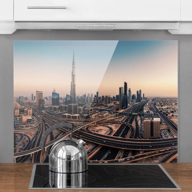 Paraschizzi con architettura e skylines Abendstimmung a Dubai