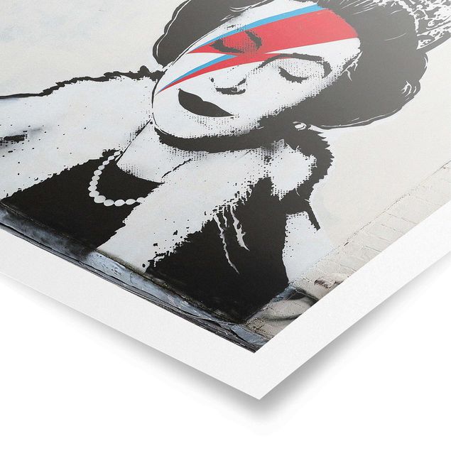 Quadri Queen Lizzie Stardust - Brandalised ft. Graffiti by Banksy