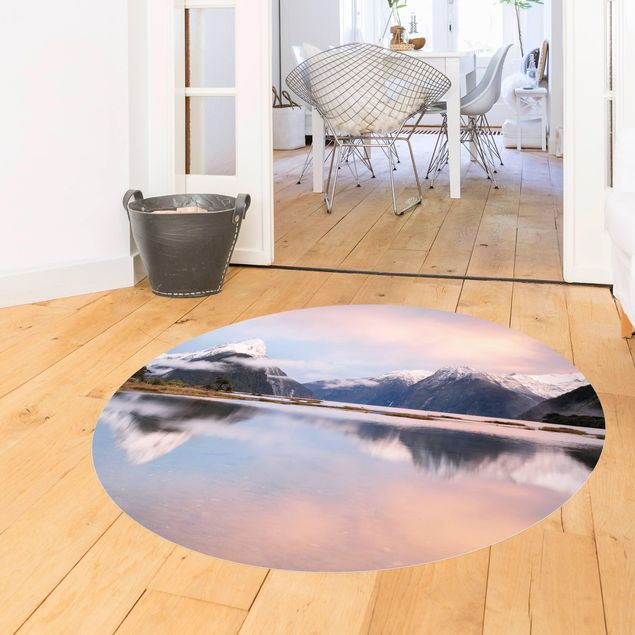 tappeto design moderno Montagne in uno specchio d'acqua