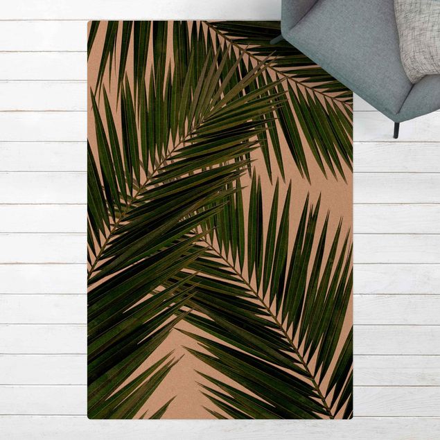 Tappeti giungla Vista attraverso le foglie di palma verde