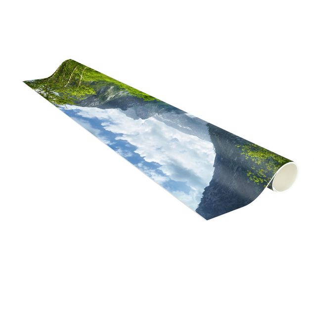 tappeto verde per esterno Lago di montagna con riflessi d'acqua