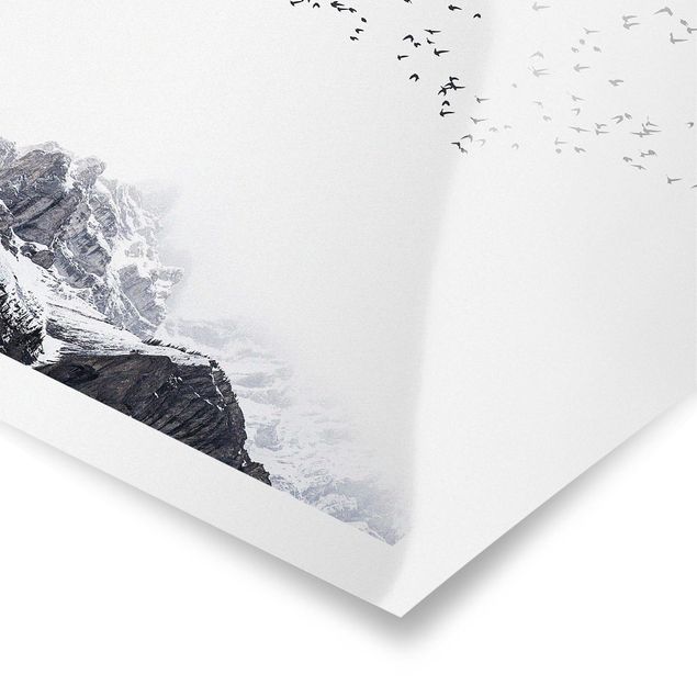 Poster in bianco e nero Stormo di uccelli di fronte alle montagne in bianco e nero