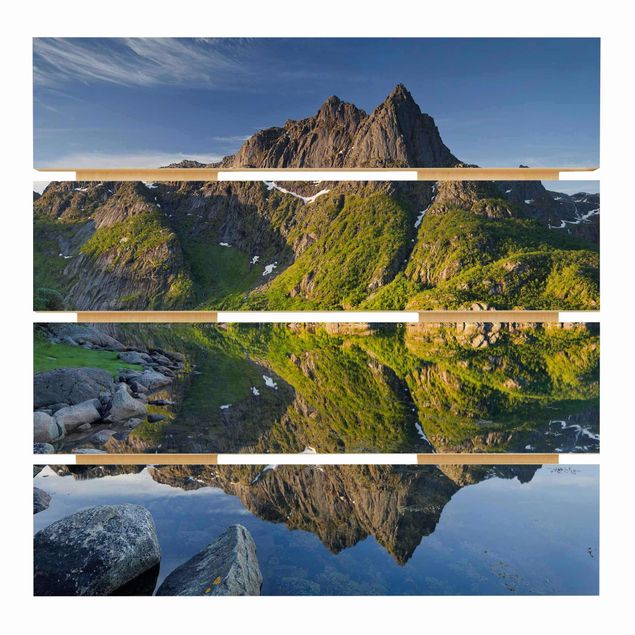Quadri Paesaggio montano con riflessi d'acqua in Norvegia