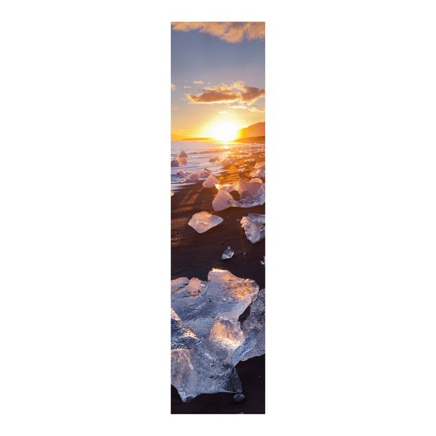 Tende a pannello scorrevoli con paesaggio Pezzi di ghiaccio sulla spiaggia in Islanda