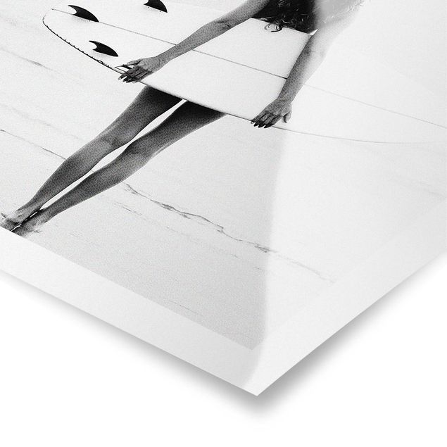 Quadri moderni bianco e nero Ragazza surfista rilassata con tavola
