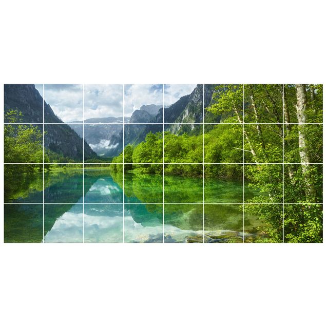 Pellicole per piastrelle verdi Lago di montagna con riflessi d'acqua