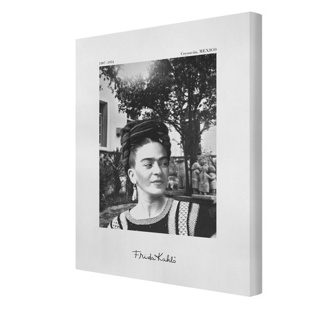 Quadri Ritratto fotografico di Frida Kahlo in giardino