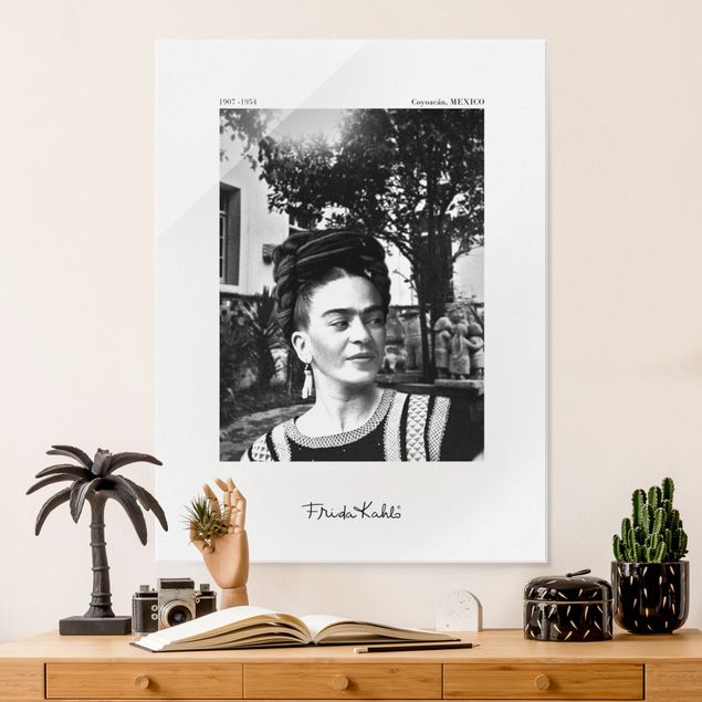 Riproduzioni Ritratto fotografico di Frida Kahlo in giardino