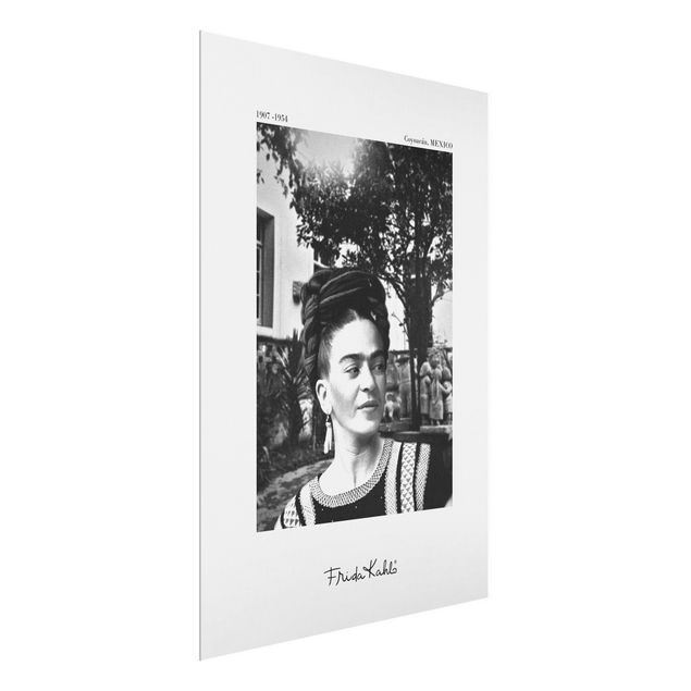 Quadri moderni   Ritratto fotografico di Frida Kahlo in giardino