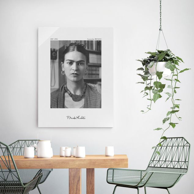 Quadri in vetro riproduzioni Ritratto fotografico di Frida Kahlo in casa