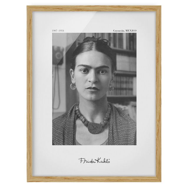 Quadri in bianco e nero Ritratto fotografico di Frida Kahlo in casa