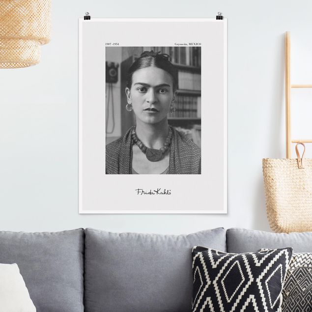 Riproduzioni quadri famosi Ritratto fotografico di Frida Kahlo in casa