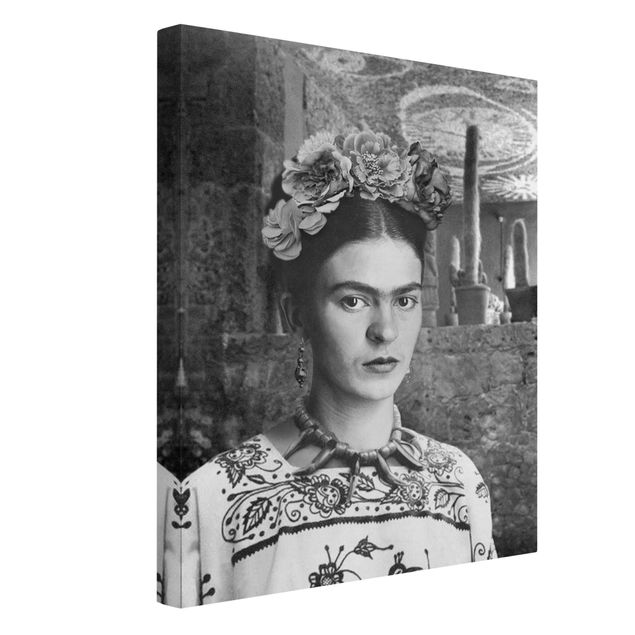 Riproduzione quadri famosi Ritratto fotografico di Frida Kahlo davanti a un cactus