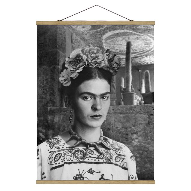 Riproduzioni quadri Ritratto fotografico di Frida Kahlo davanti a un cactus