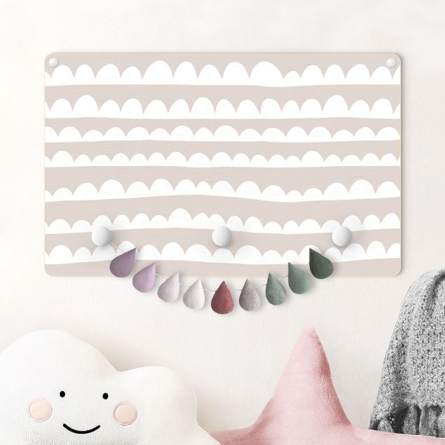 Decorazioni camera neonato Bande di nuvole bianche disegnate su crema