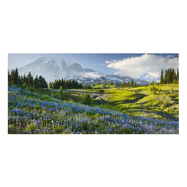 Quadri alberi Prato di montagna con fiori blu davanti al monte Rainier