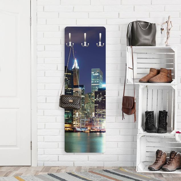 Appendiabiti da parete con pannello Manhattan a New York