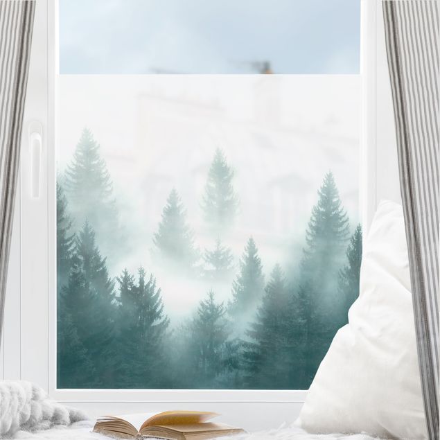Adesivi per finestre fiori Bosco di conifere nella nebbia