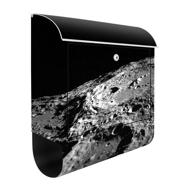 Cassette della posta in bianco e nero Immagine della NASA Cratere lunare