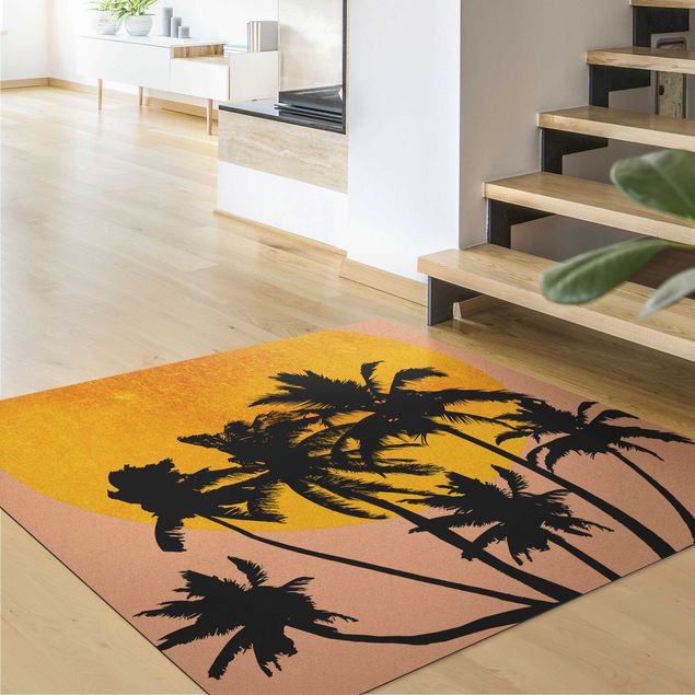 tappeto color oro Palme di fronte al sole dorato
