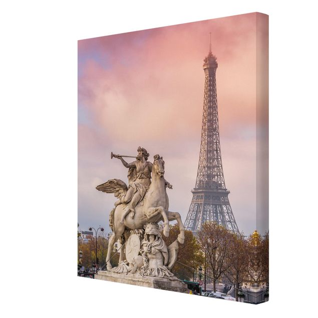 Quadro rosa Statua di cavaliere di fronte alla Torre Eiffel