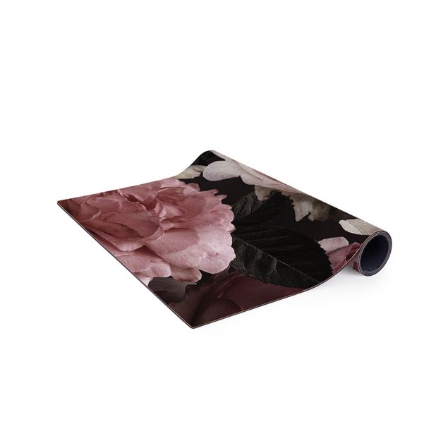 tappeti moderni soggiorno grandi Fiori rosa su nero vintage