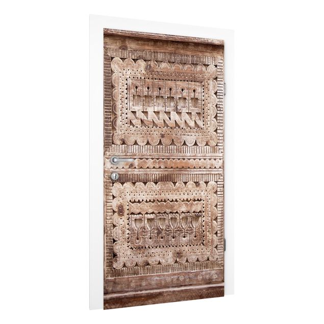 Carta da parati per porte - Old ornate Moroccan wooden door in Essaouria