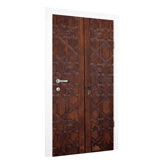 Carte da parati per porte con disegni Antica porta di legno decorata nel palazzo dell'Alhambra