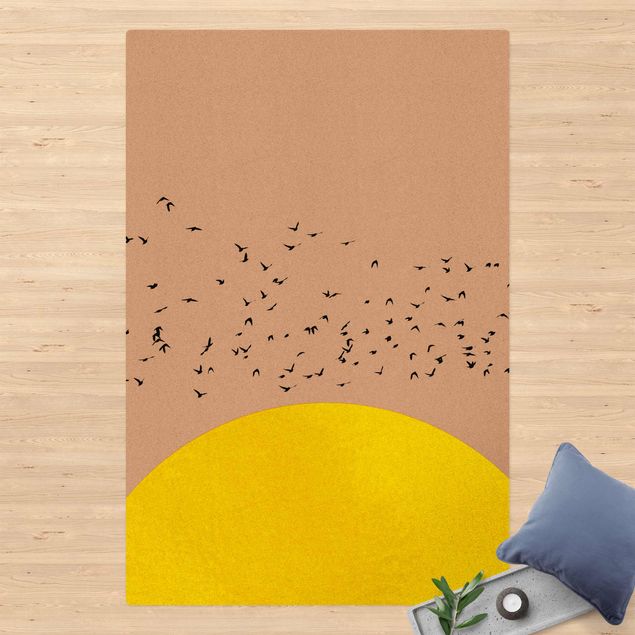 tappeto moderno Stormo di uccelli di fronte al sole giallo