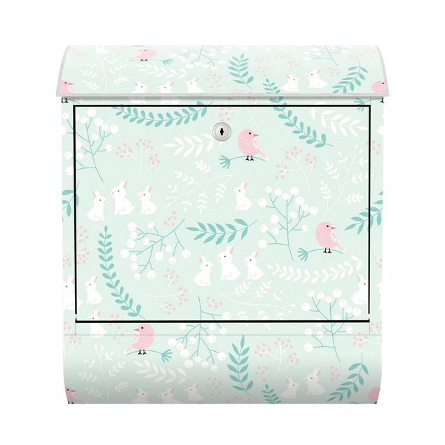 Cassette della posta rosa Conigli bianchi e uccelli rosa chiaro in un boschetto